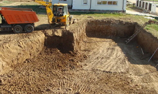 Рытье котлованов под фундамент в Балашихе – цена от 2632 руб. за м3 | ИП Садыков В. Р.